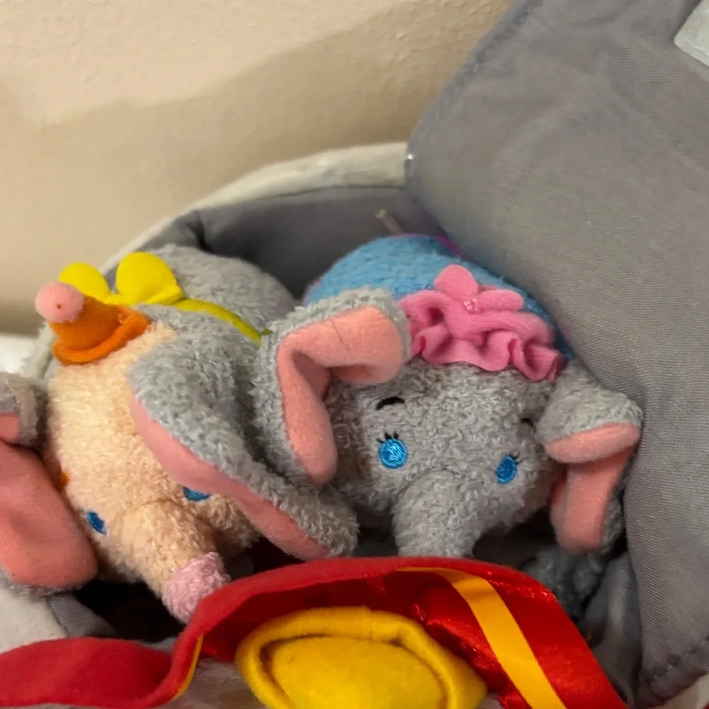 Disney Tsum Tsum Plush Set - Dumbo Small Tote. Plus 4 Minis.